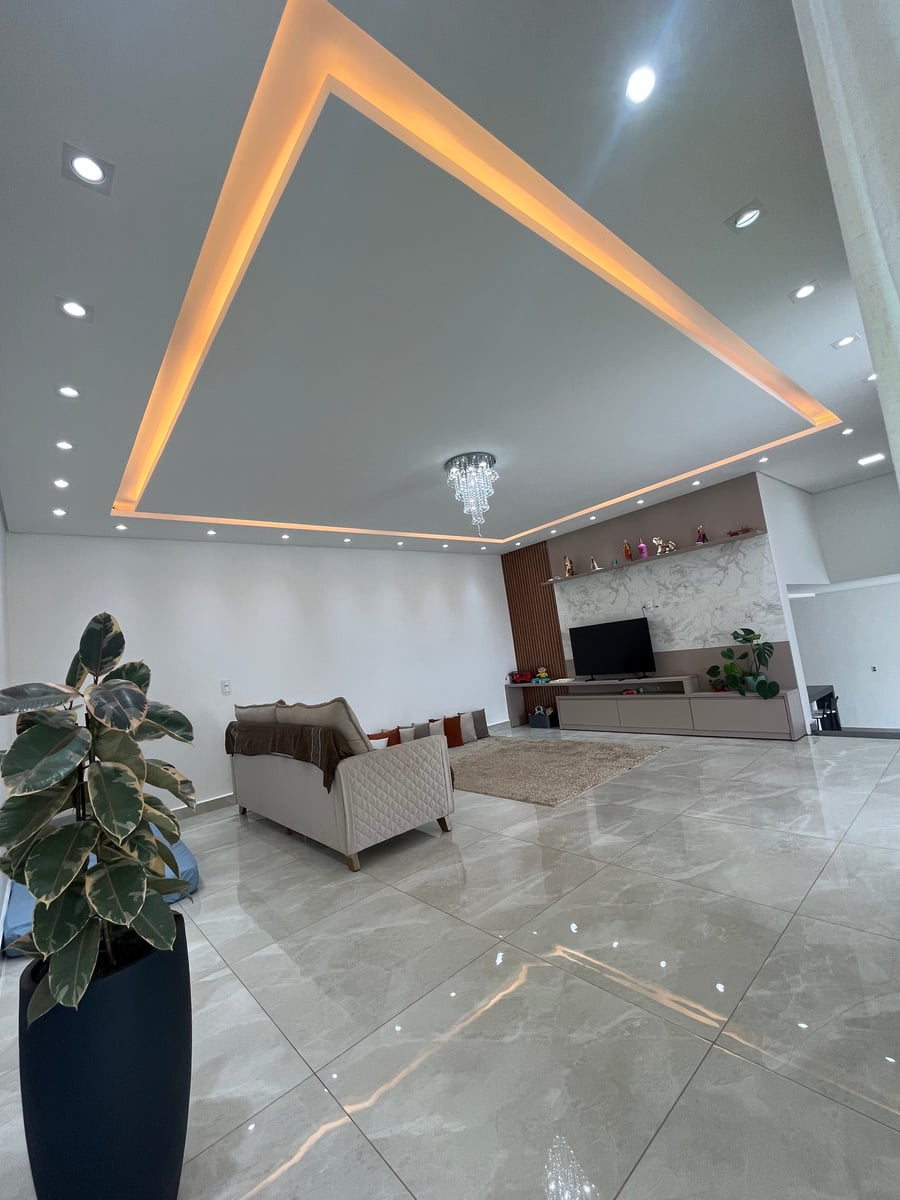 Casa em 2 pavimentos em região nobre de Araxa !!!  - 2