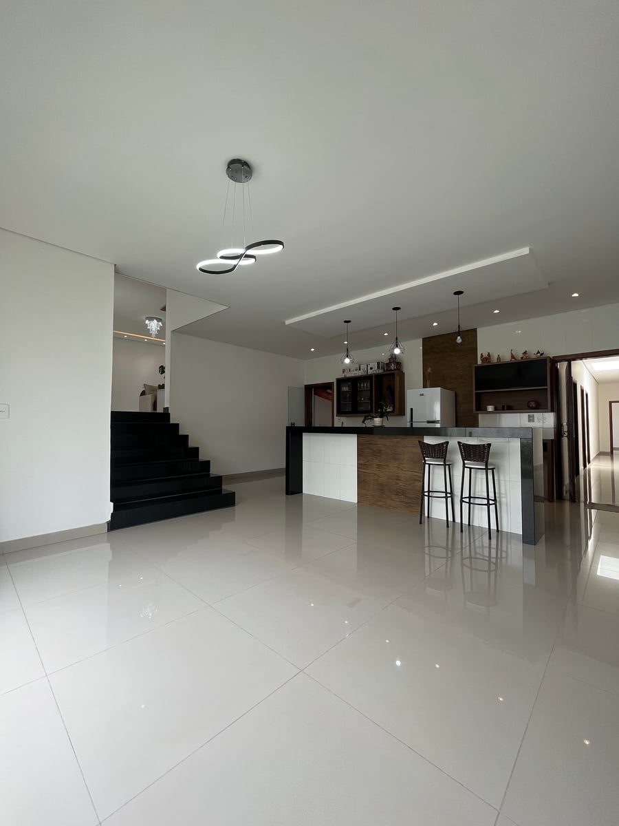 Casa em 2 pavimentos em região nobre de Araxa !!!  - 5
